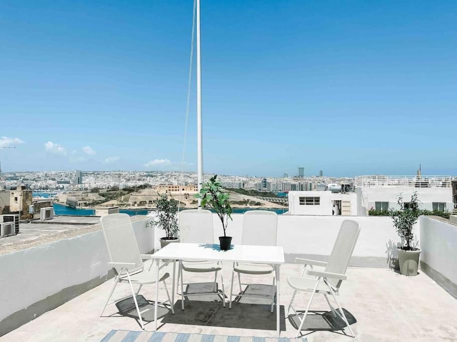 City Penthouse With Roof Terrace And Sea Views Valletta Bagian luar foto