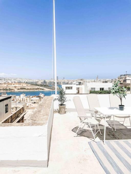 City Penthouse With Roof Terrace And Sea Views Valletta Bagian luar foto