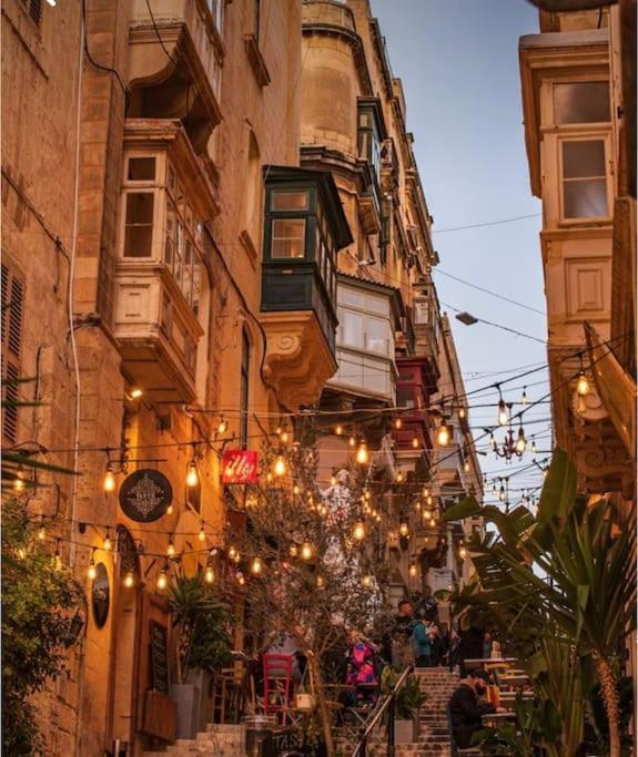 City Penthouse With Roof Terrace And Sea Views Valletta Bagian luar foto