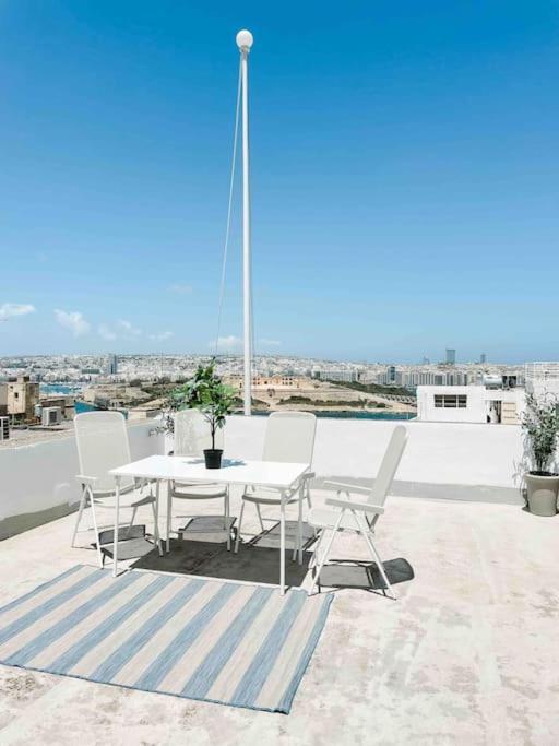 City Penthouse With Roof Terrace And Sea Views Valletta Bagian luar foto
