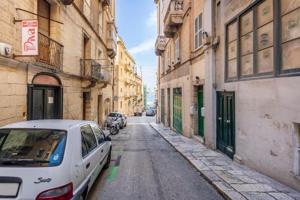 City Penthouse With Roof Terrace And Sea Views Valletta Bagian luar foto