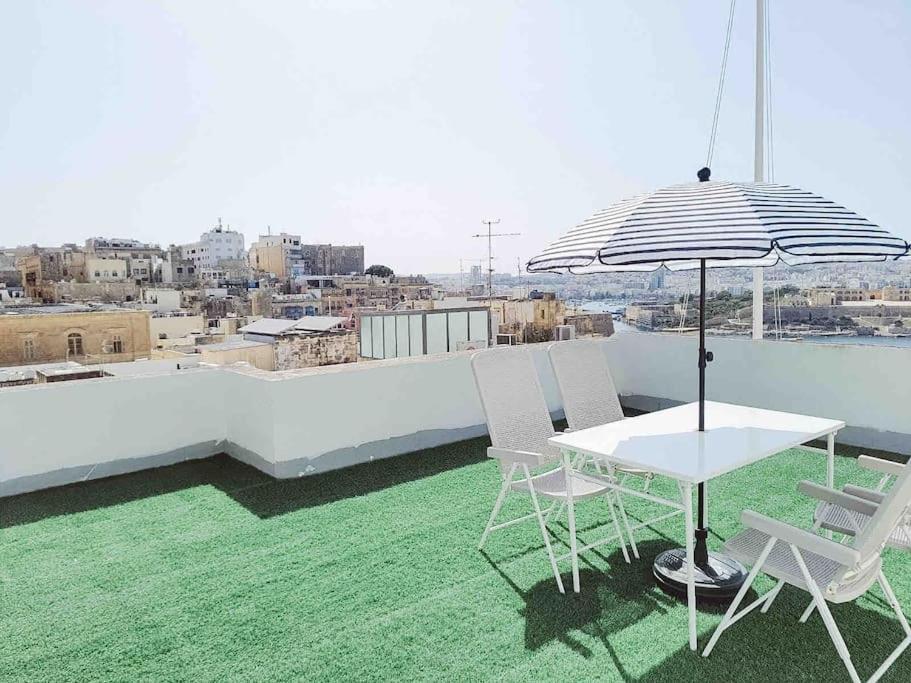 City Penthouse With Roof Terrace And Sea Views Valletta Bagian luar foto